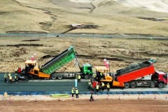 中交一公局集团G1816乌玛高速合赛项目总包部正式进入路面施工阶段