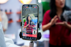 快手跨境联手菜鸟开启进博会联合直播 多位达人现场开播引进全球好物