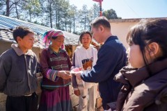 爱心人士徐铭绩携家人情暖石门坎村 十万善款传递新春关怀