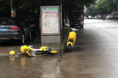 城市“共享顽疾”一朝清零 防城港政府重拳出击——共享电动车大厂横行，这次真踢到铁板了