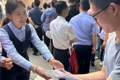 工商银行青岛市分行营业部市北第一支行暖心助力考生中高考