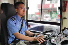 河北宣化一老人突发急病 2路公交车秒变救护车