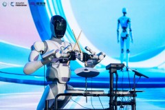 虚实融合·全链布局：这场大会再启具身智能新篇章