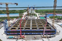 公路工程世界第一大沉井第五节接高混凝土浇筑完成