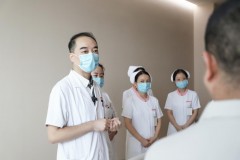 爷爷父亲都患病！温州9岁男孩千里求医，十年前救父医生再次主刀