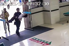 广西荔浦公安“怀抱式”救援，为生命开辟绿色通道