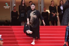 戛纳红毯，星世线STARAY 以一双平底鞋，重新定义时尚的姿态