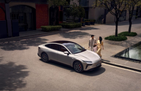 军工安全+同级颜值王！2025款东风奕派007领衔10-15万新能源轿车全能之选