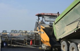 兰太高速沥青施工跑出高质量发展“加速度”