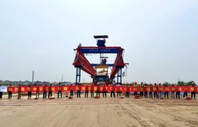 中交三航局锡太高速公路XTC-XC1标项目首片预制箱梁成功架设