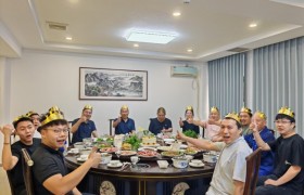 中交一航局京唐港51号、52号泊位项目部开展三季度职工集体生日会