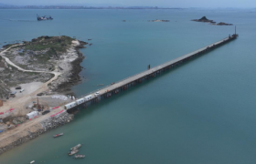 献礼七一，中建筑港承建的码头项目建设正忙