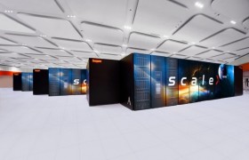 国产AI算力里程碑：3套万卡超集群同日落地