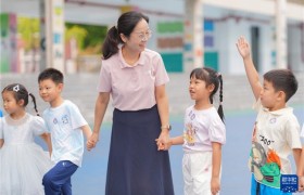 全面暂停校服征订不可取：“不强制购买”该如何科学落地？