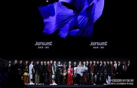 真维斯荣获“2025年度时尚产业推动奖”，携手黄刚发布《文脉承续·香云纱·百鸟衣》全新系列