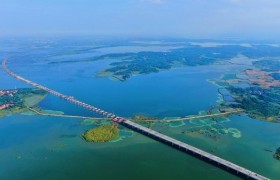 湖北在建最长水上钢栈桥贯通！中建二局武汉都市圈环线项目迎来新进展