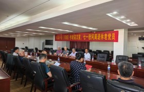 西海岸新区军队离休退休干部第二休养所携手作家高文前“七一”慰问老党员