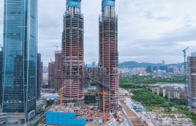 深圳超级总部基地项目建设新进展 C塔6000吨连廊“牵手”成功