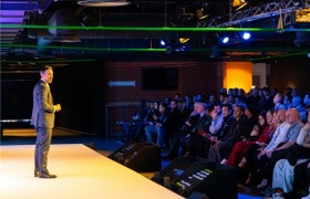 嵌入式市场TOP1后，海尔英国发布三筒、Vision15等多款高端洗衣机