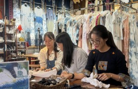 广西民族大学邕城微影团队感受毛南扎染，传承非遗脉络