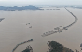 赶潮施工不停步 多点突破推进建设