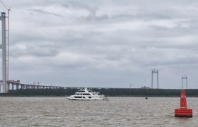 长江航道助力张靖皋长江大桥南航道桥先导索顺利过江